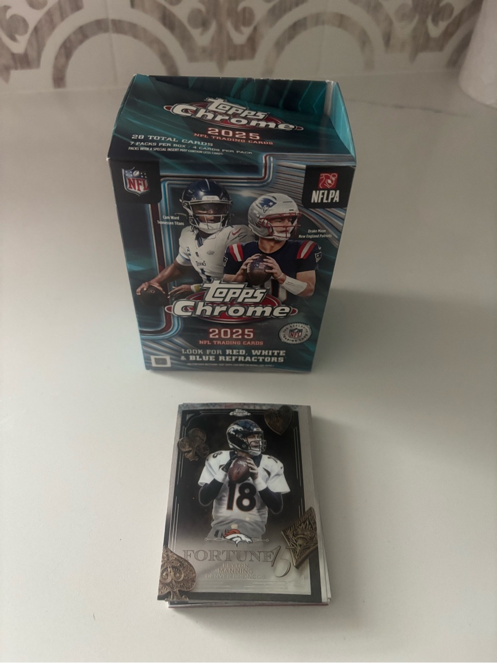 2025 NFL Trading Cards - 10 card random pull